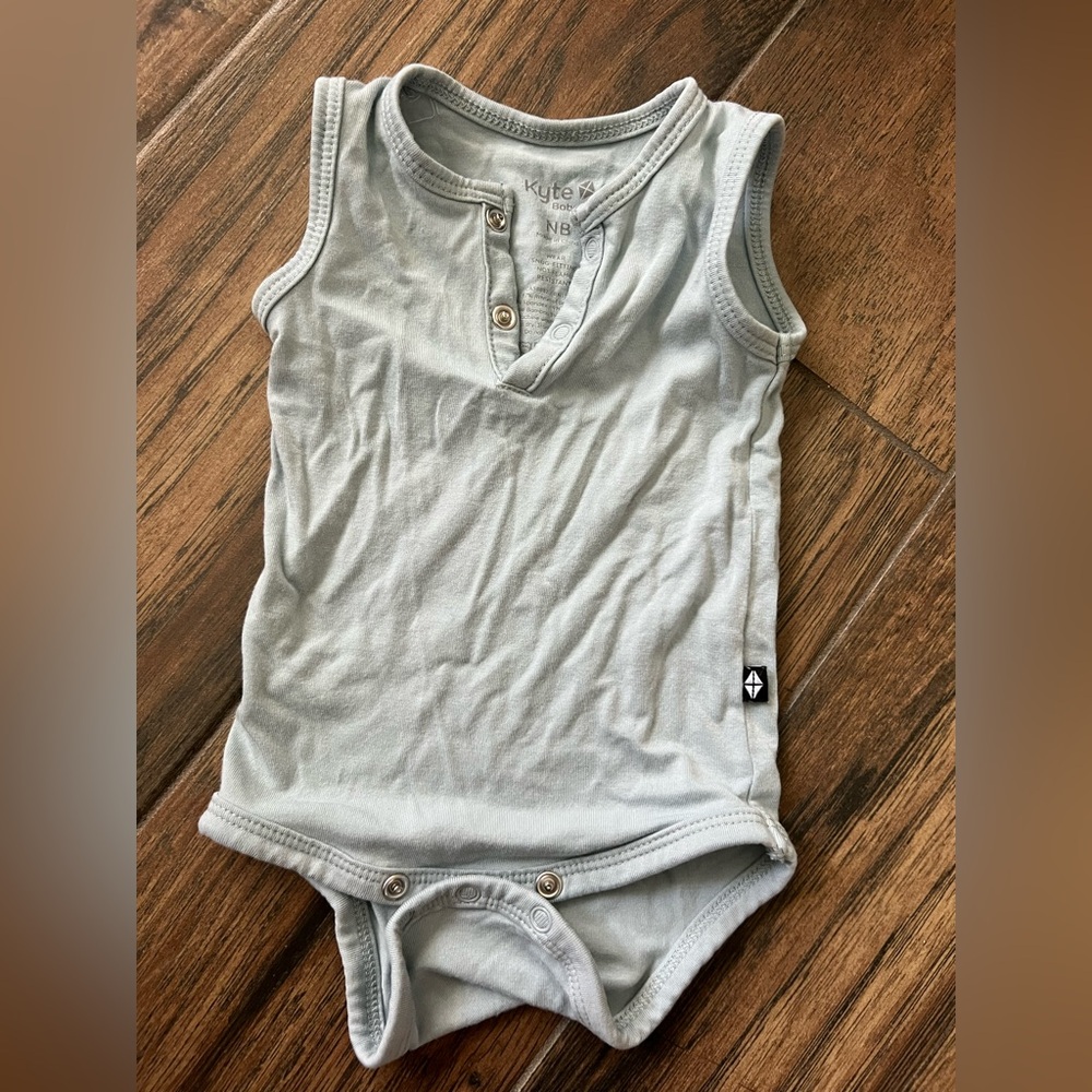 Kyte Baby sleeveless bodysuit - Fog